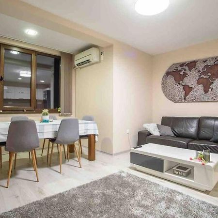 Sunny Spacious Apartment In A Great Location Казанлык Экстерьер фото